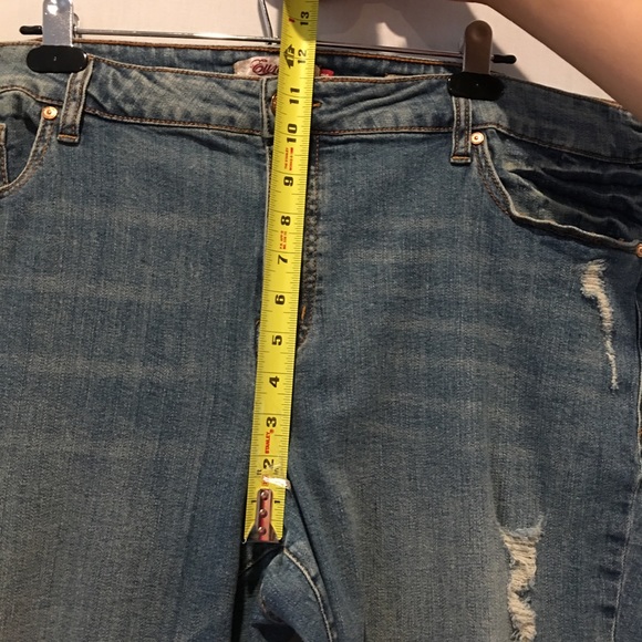 Plus size distressed jeans 3X - Picture 7 of 8